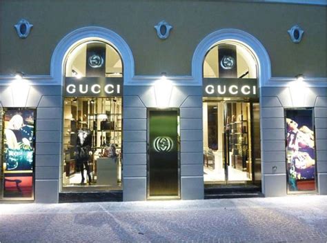 rapina gucci varese|Gucci Varese .